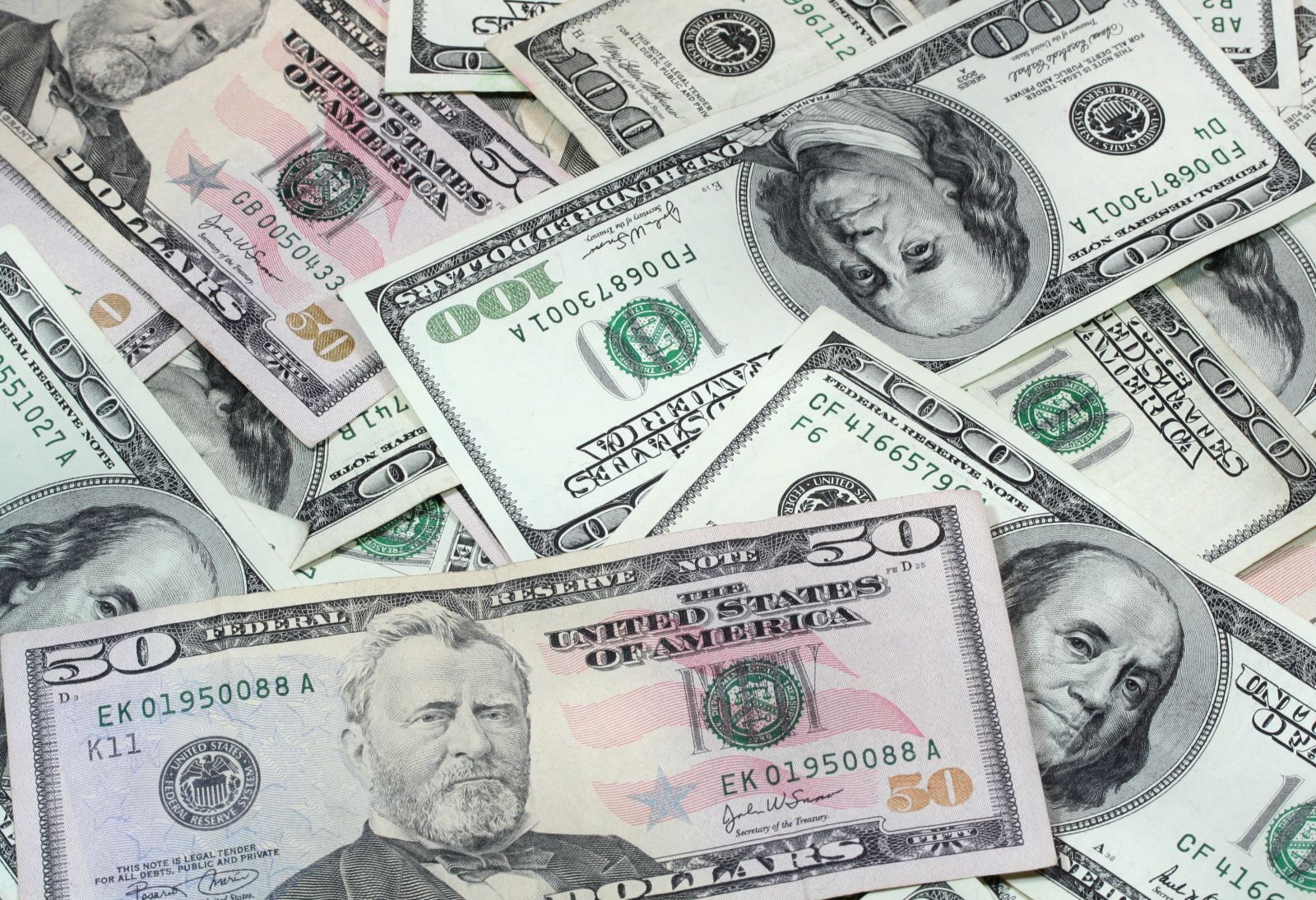 Dollar Gains on Weak Stocks